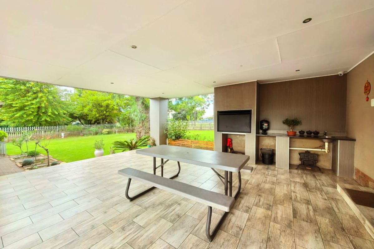 Lovely Family House for Sale in Vaalpark - Photo 4