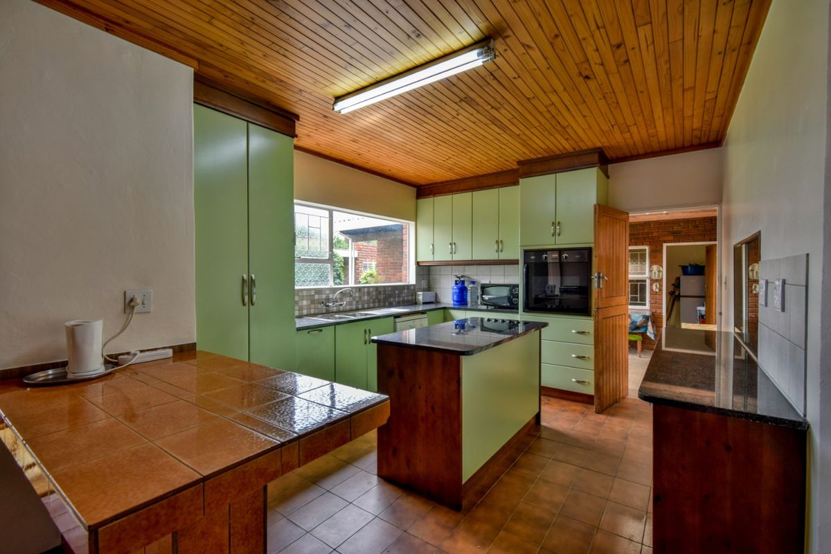 Ideal Family Home With Flexible Spaces - Photo 2
