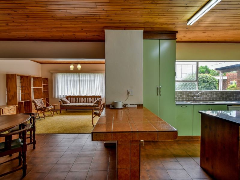 Ideal Family Home With Flexible Spaces - Photo 7
