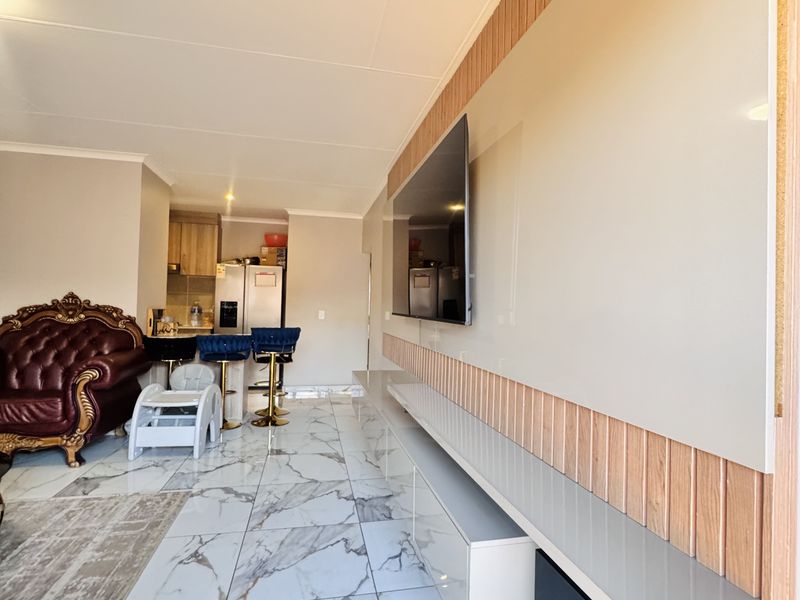 Modern 3-Bedroom Home in Secure Estate with Spacious Yard & Backup Water - Photo 8