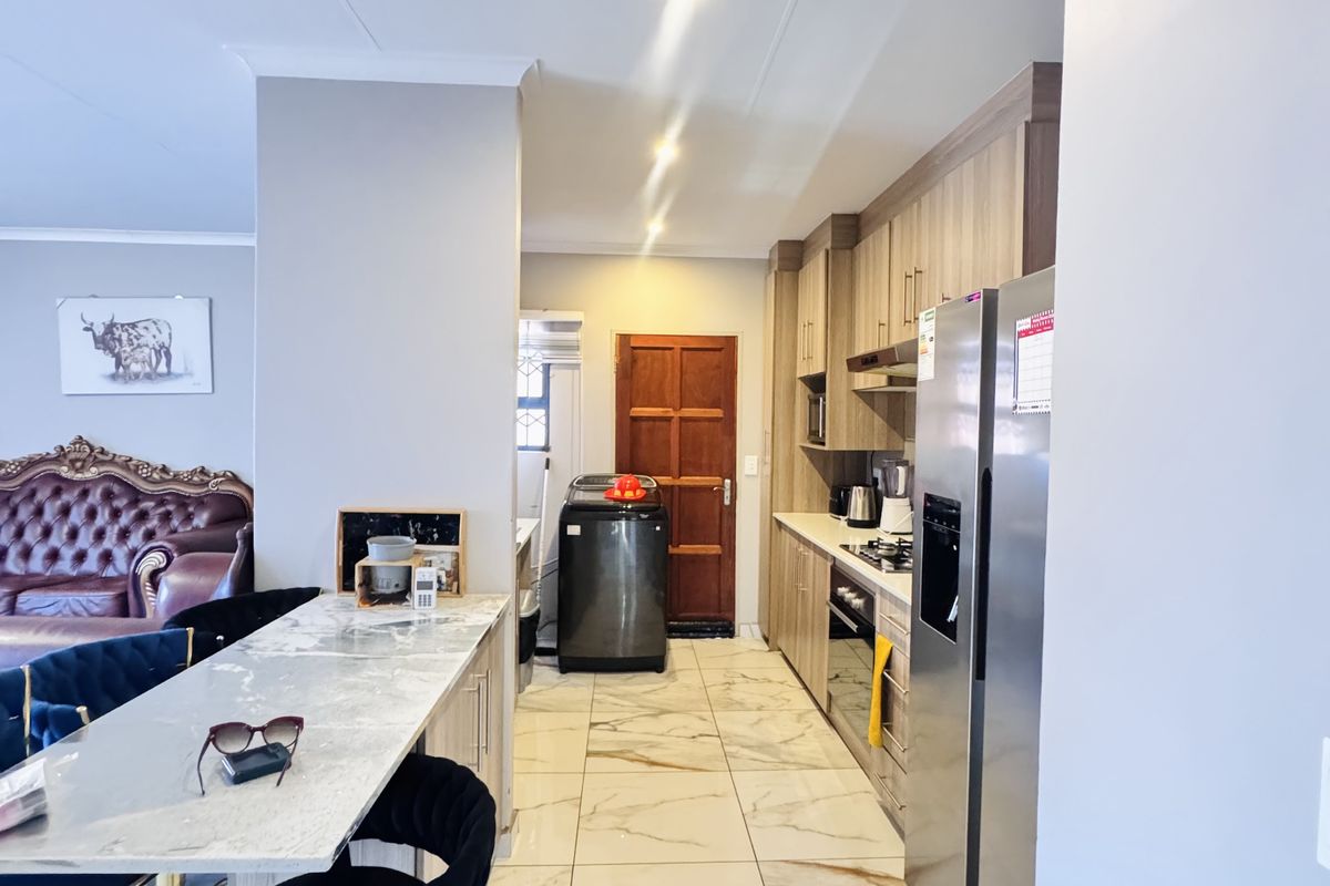 Modern 3-Bedroom Home in Secure Estate with Spacious Yard & Backup Water - Photo 5