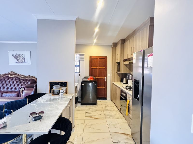 Modern 3-Bedroom Home in Secure Estate with Spacious Yard & Backup Water - Photo 5