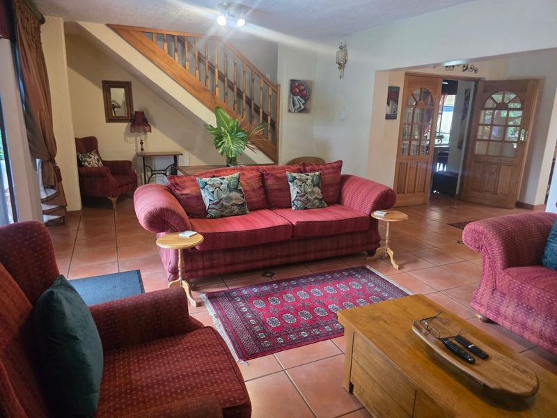 Luxury Living With Space And Versatility - Photo 3