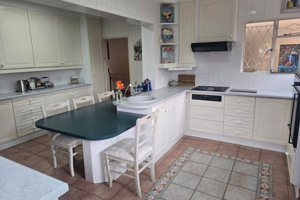 Luxury Living With Space And Versatility - Photo 2