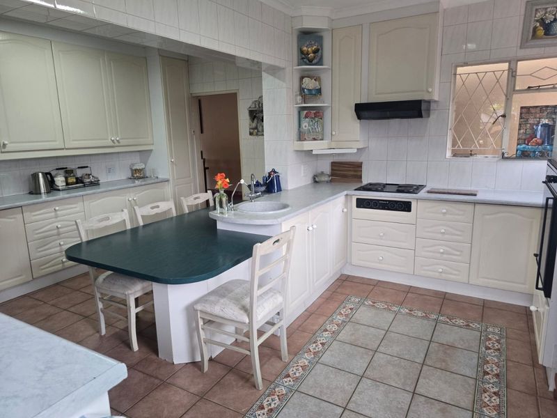 Luxury Living With Space And Versatility - Photo 2