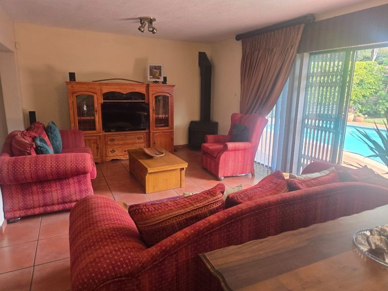 Luxury Living With Space And Versatility - Photo 4