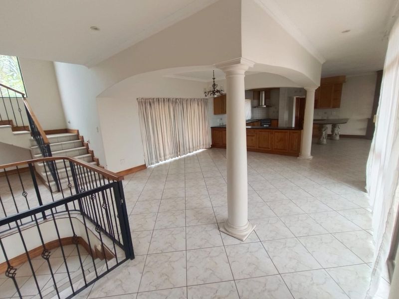 Versatile Mountain Home With Flatlet Space - Photo 2