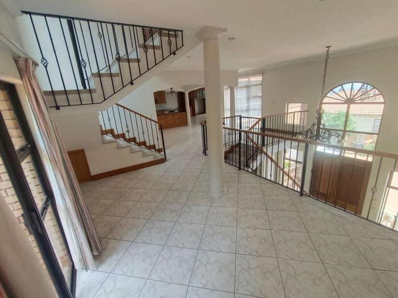 Versatile Mountain Home With Flatlet Space - Photo 10