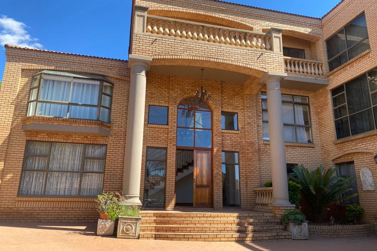 Versatile Mountain Home With Flatlet Space - Photo 5