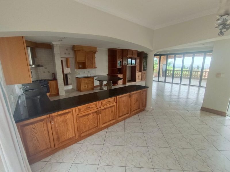 Versatile Mountain Home With Flatlet Space - Photo 6