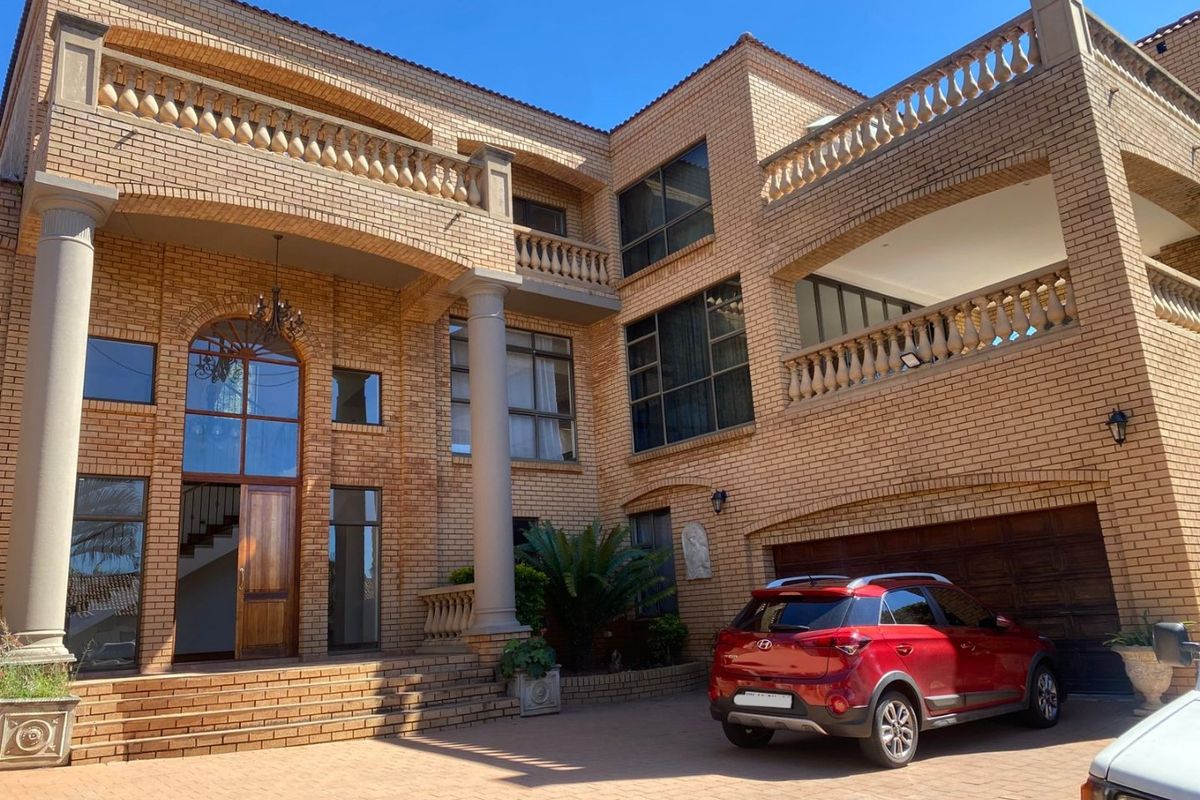 Versatile Mountain Home With Flatlet Space - Photo 4