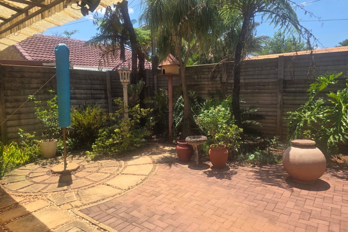 4 Bedroom House with Flatlet - Photo 5