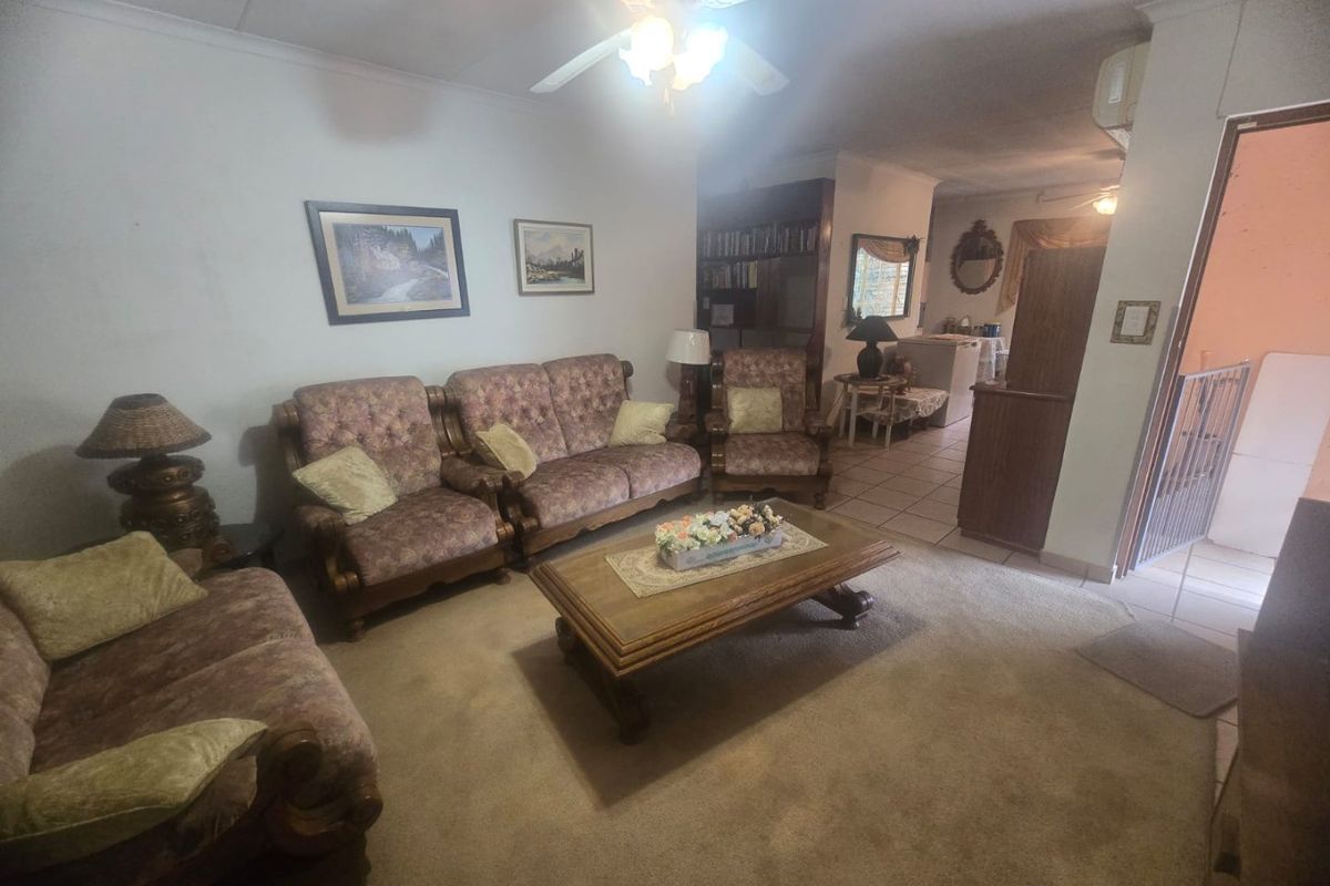 4 Bedroom House with Flatlet - Photo 2