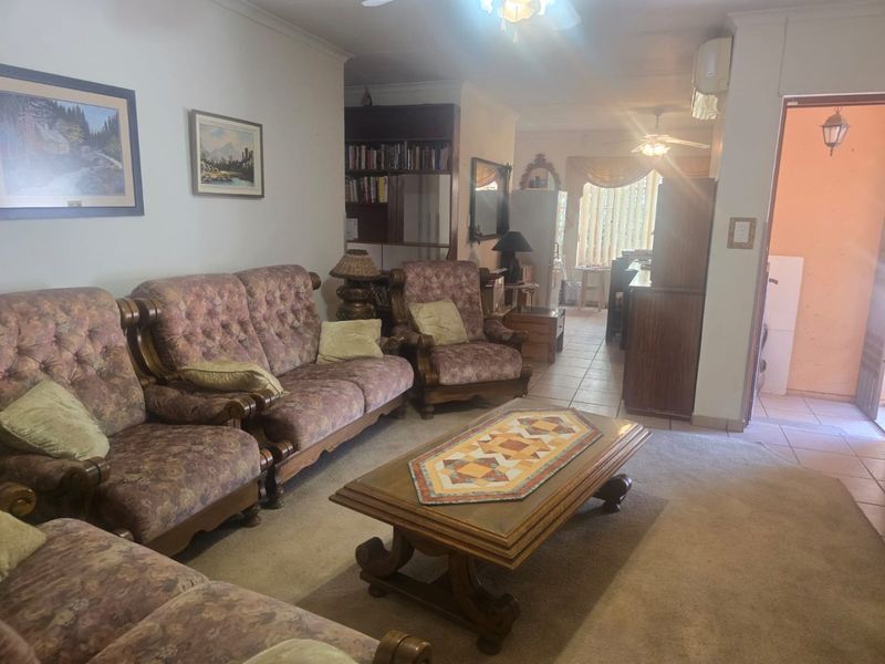 4 Bedroom House with Flatlet - Photo 7