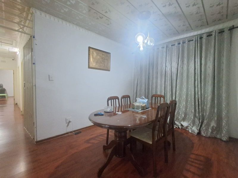 Neat-as-a-Pin 3-Bedroom Face brick Home with Granny Flat. - Photo 9