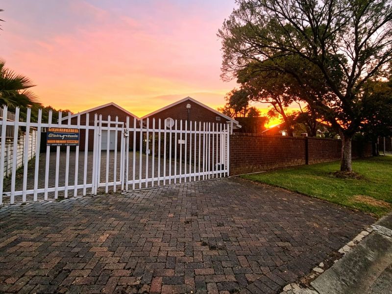 Neat-as-a-Pin 3-Bedroom Face brick Home with Granny Flat. - Photo 2