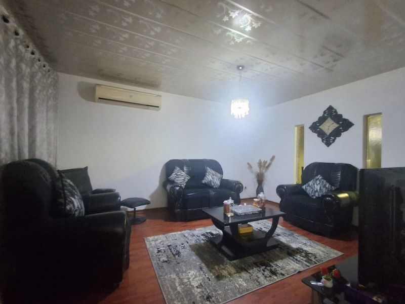 Neat-as-a-Pin 3-Bedroom Face brick Home with Granny Flat. - Photo 7