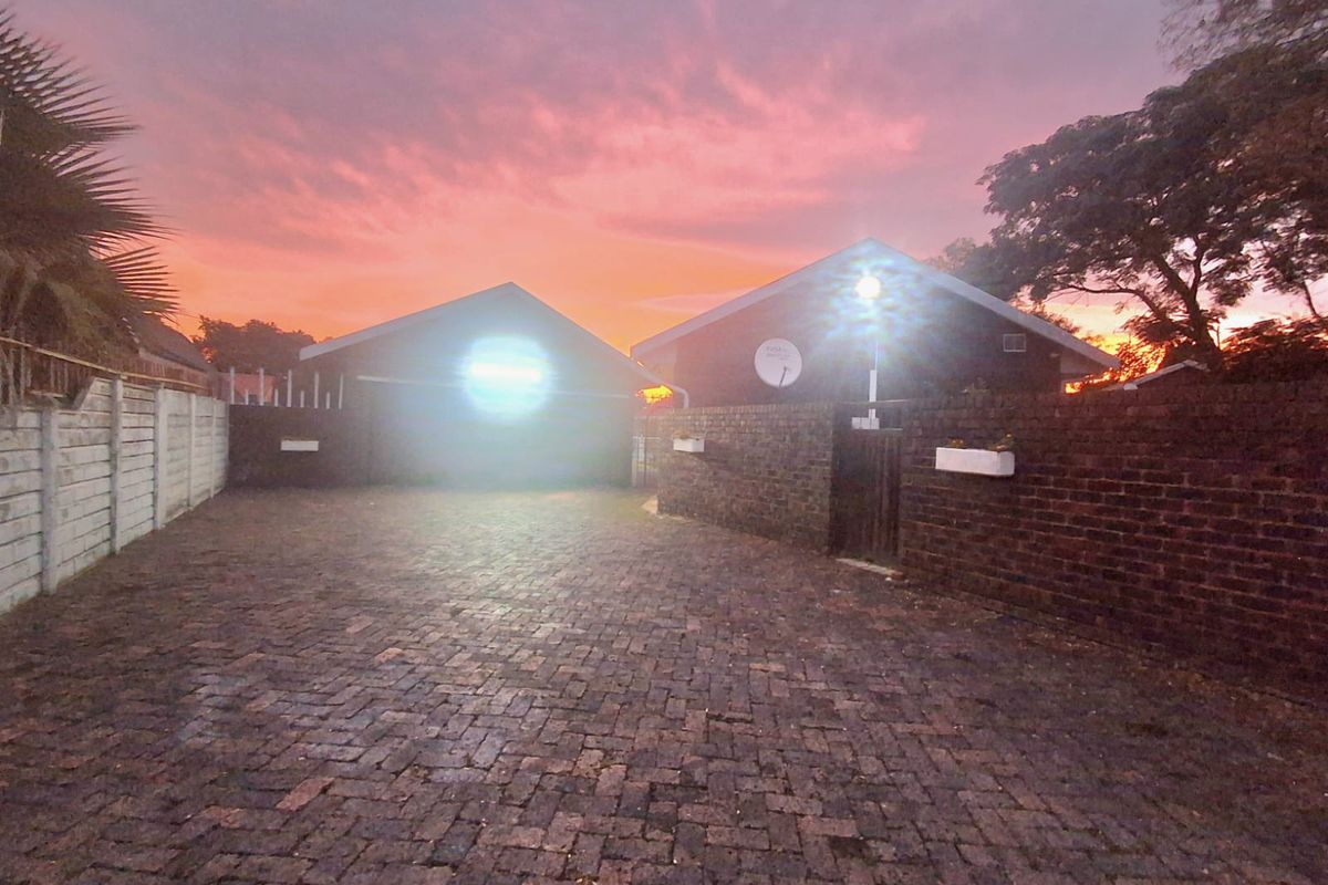 Neat-as-a-Pin 3-Bedroom Face brick Home with Granny Flat. - Photo 3