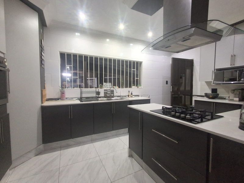 Neat-as-a-Pin 3-Bedroom Face brick Home with Granny Flat. - Photo 5