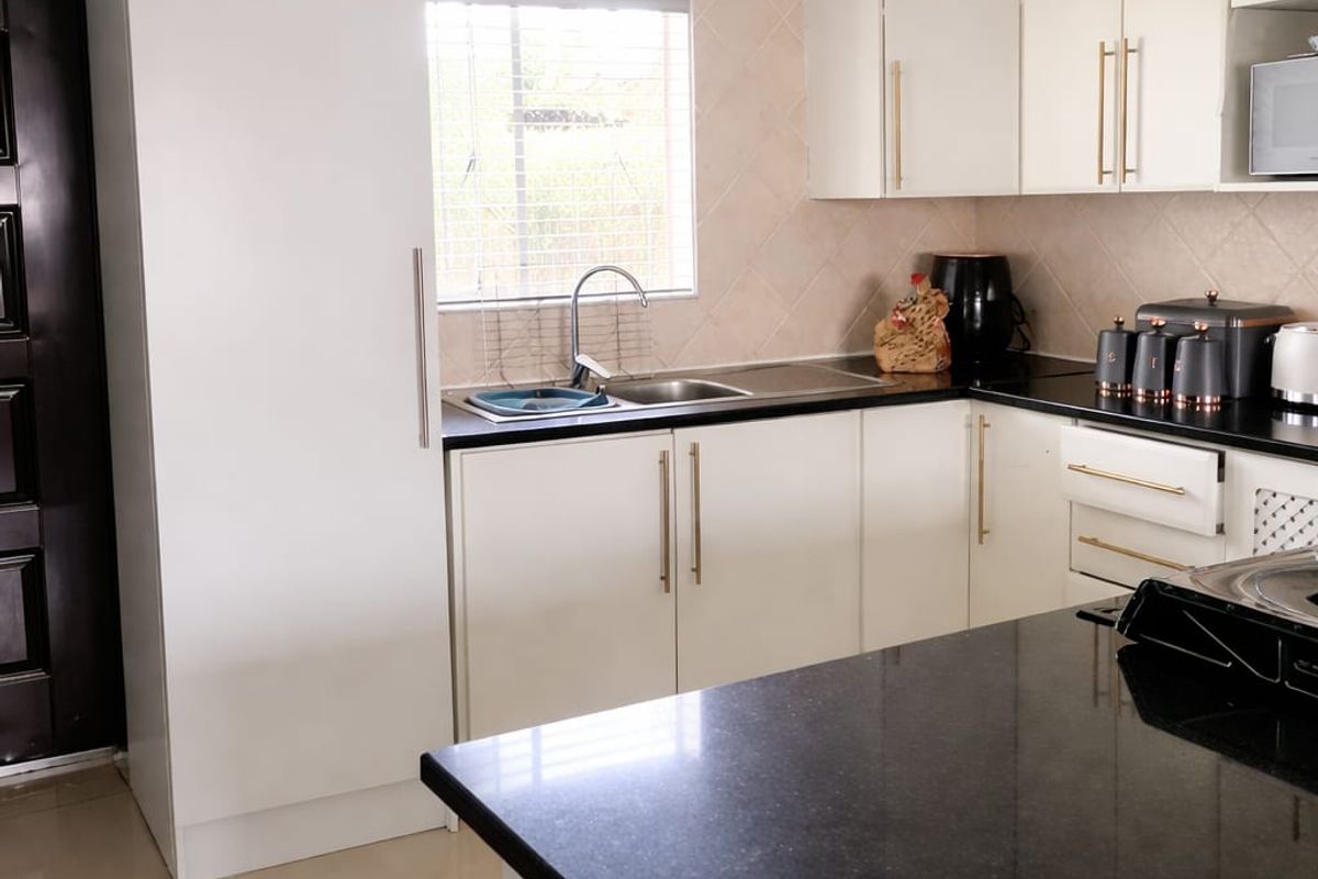 Neat 3-Bedroom Home Close to Town on a 404 sqm Stand - Photo 2