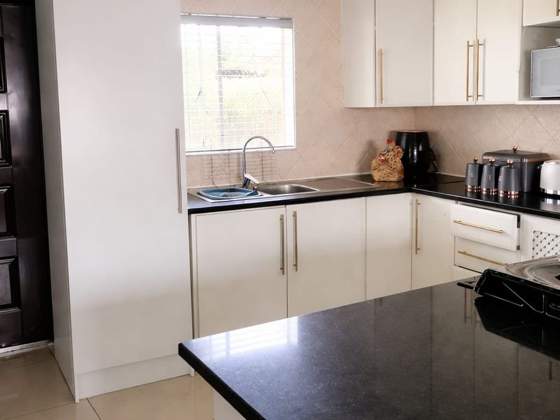 Neat 3-Bedroom Home Close to Town on a 404 sqm Stand - Photo 2