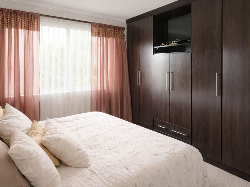 Neat 3-Bedroom Home Close to Town on a 404 sqm Stand - Photo 5