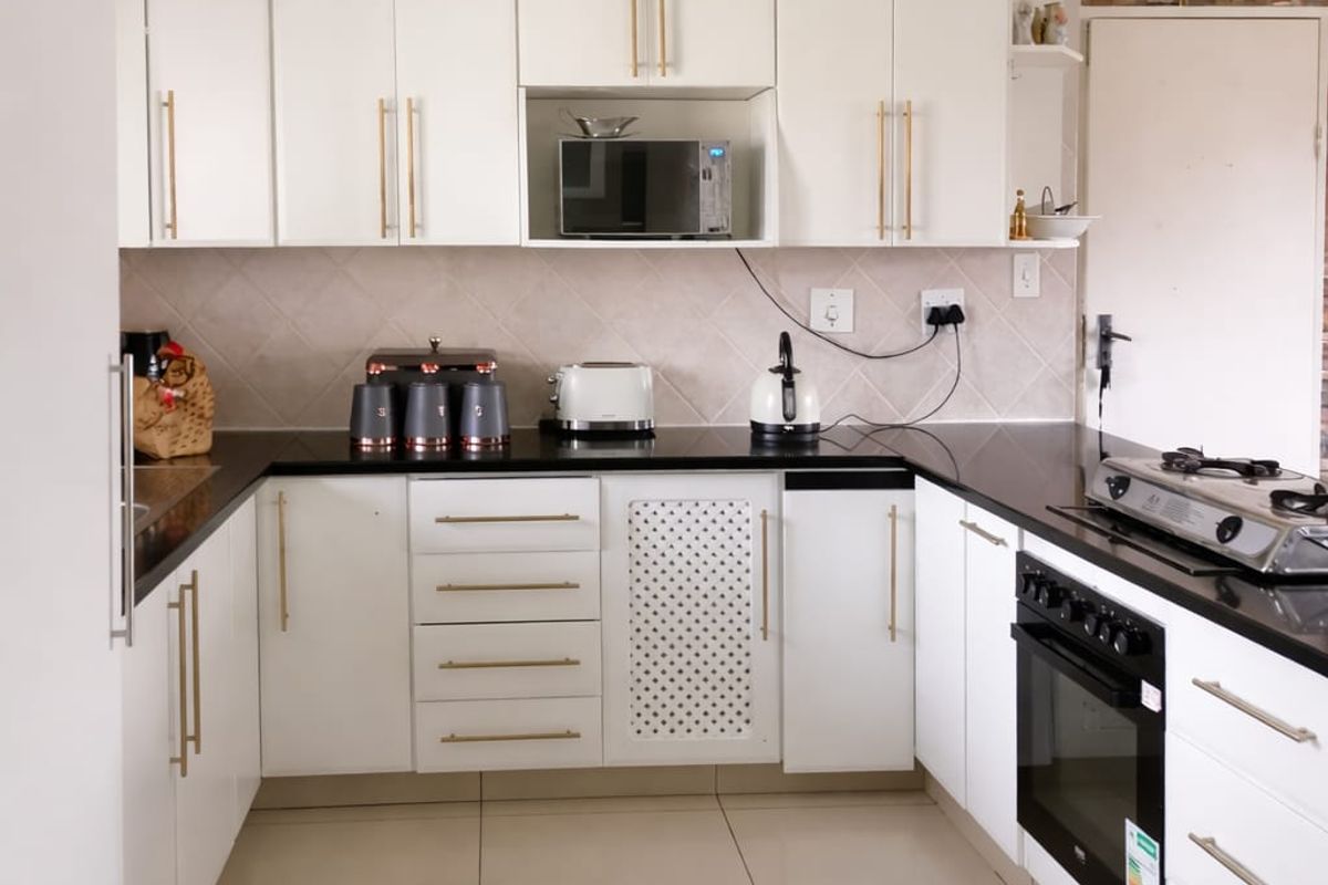 Neat 3-Bedroom Home Close to Town on a 404 sqm Stand - Photo 3