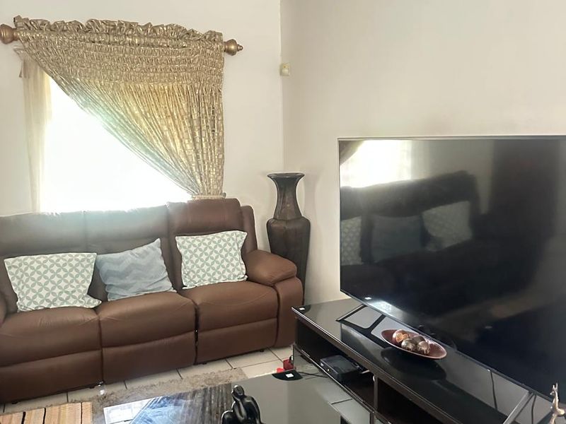 Cozy family home for sale in Reyno Ridge - Photo 3