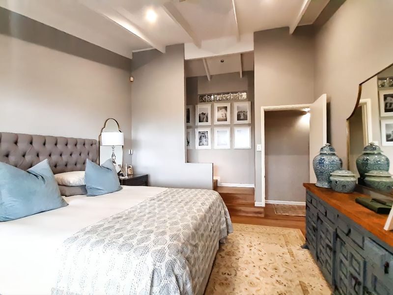 Coastal Elegance Meets Uninterrupted Sea Views - Photo 8