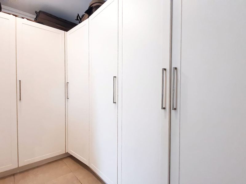 Coastal Elegance Meets Uninterrupted Sea Views - Photo 10