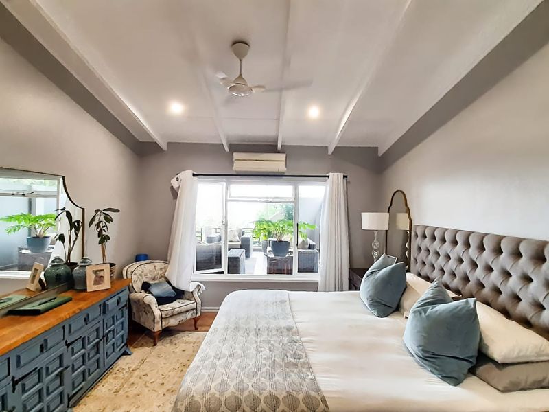 Coastal Elegance Meets Uninterrupted Sea Views - Photo 2