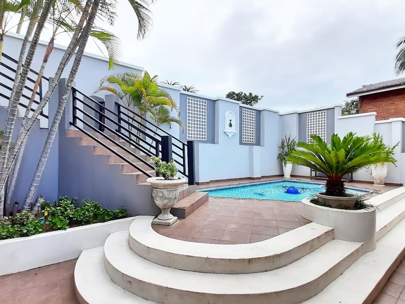 Coastal Elegance Meets Uninterrupted Sea Views - Photo 7