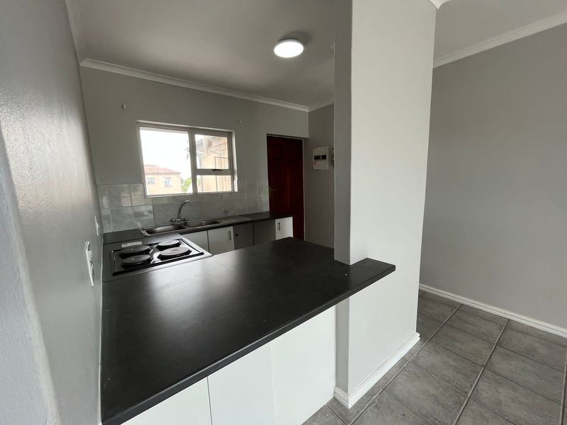 2 Bedroom apartment for sale in the highly sought-after La Mont complex. - Photo 10