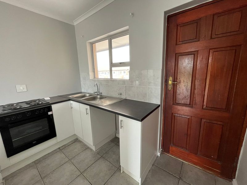 2 Bedroom apartment for sale in the highly sought-after La Mont complex. - Photo 8