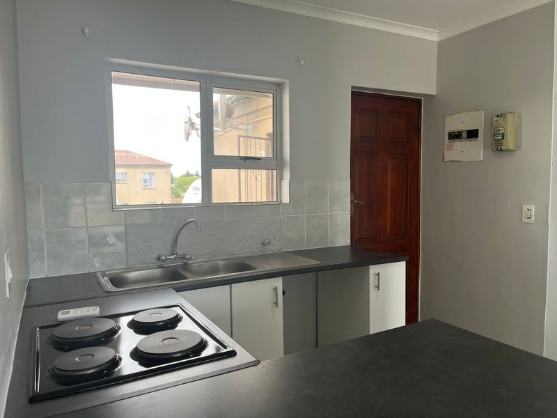 2 Bedroom apartment for sale in the highly sought-after La Mont complex. - Photo 9