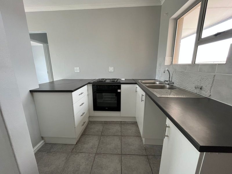 2 Bedroom apartment for sale in the highly sought-after La Mont complex. - Photo 6