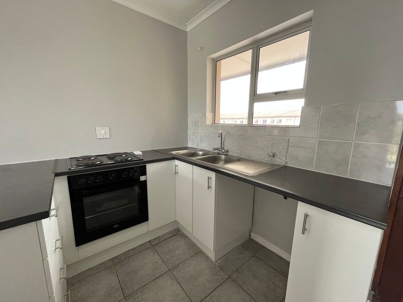 2 Bedroom apartment for sale in the highly sought-after La Mont complex. - Photo 7