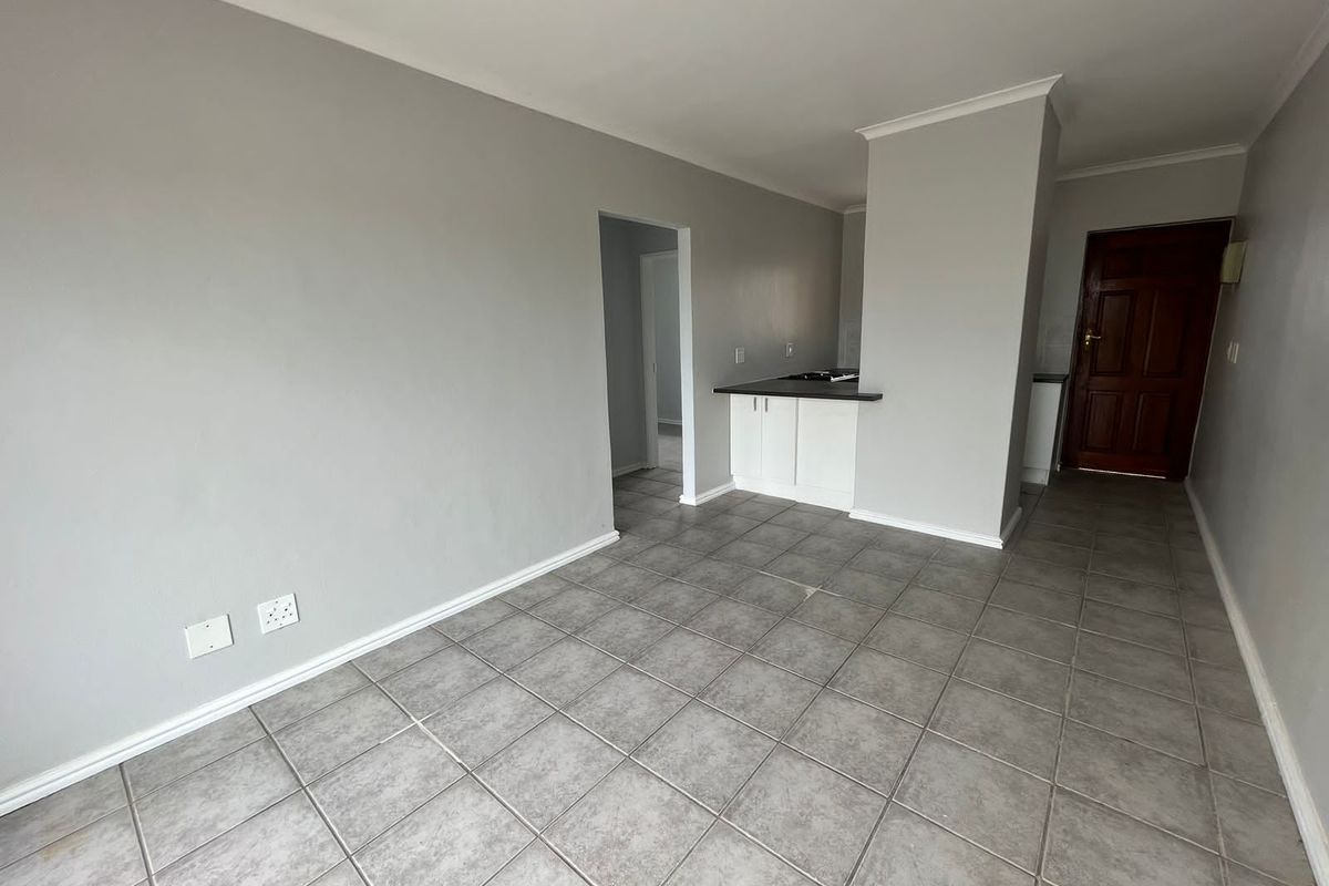 2 Bedroom apartment for sale in the highly sought-after La Mont complex. - Photo 4