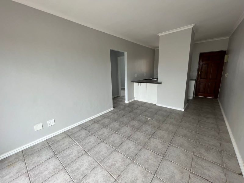 2 Bedroom apartment for sale in the highly sought-after La Mont complex. - Photo 4