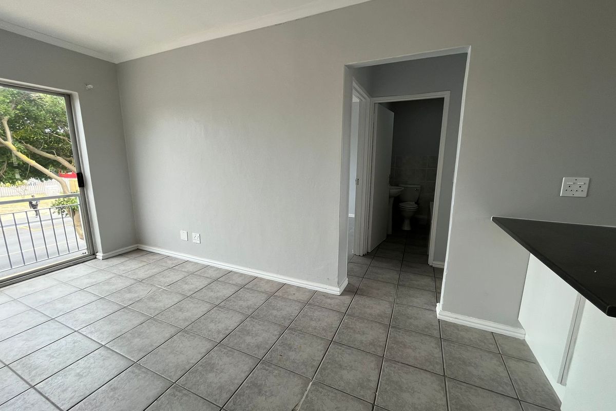 2 Bedroom apartment for sale in the highly sought-after La Mont complex. - Photo 3