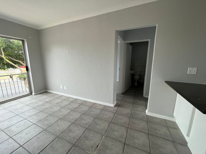 2 Bedroom apartment for sale in the highly sought-after La Mont complex. - Photo 3