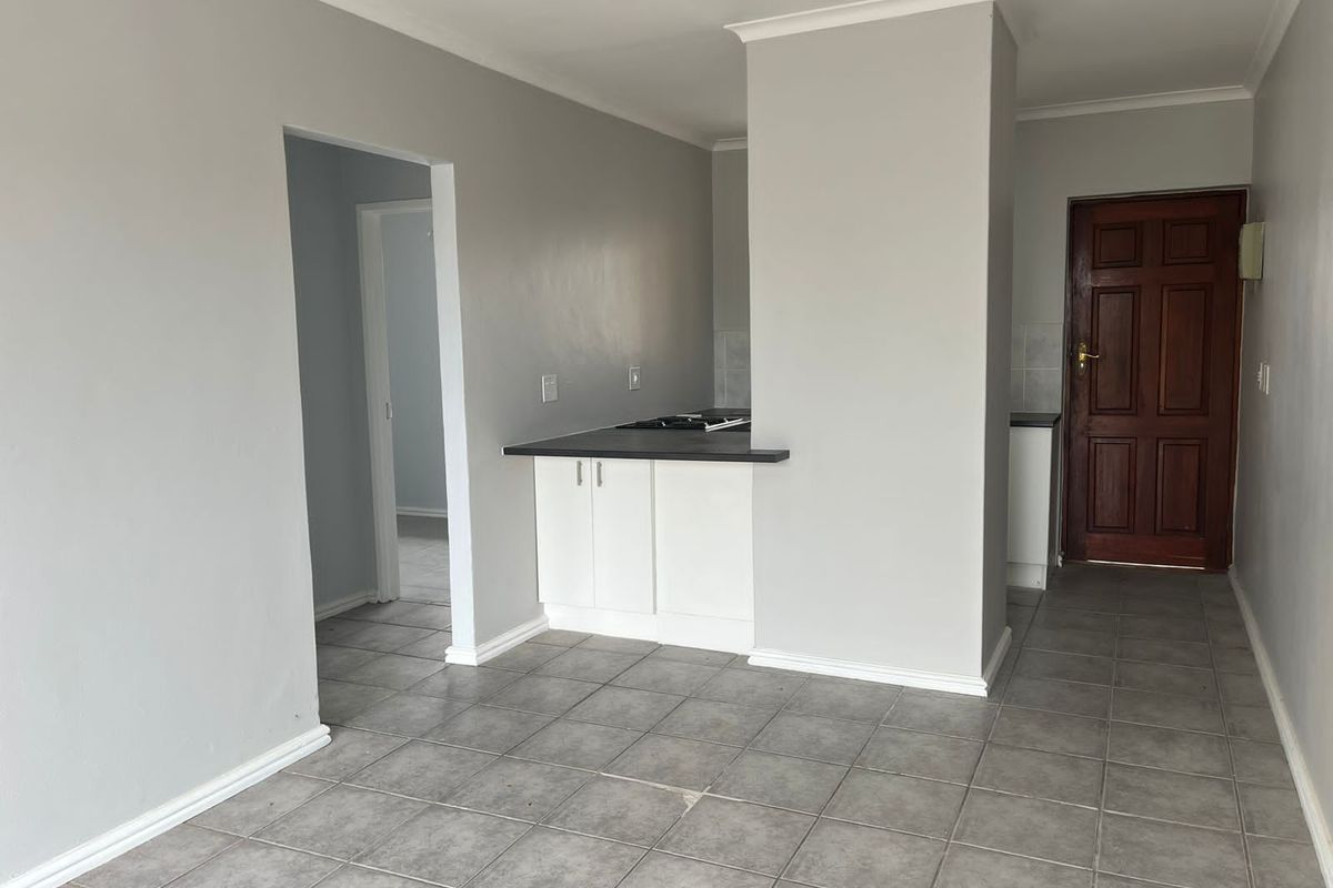 2 Bedroom apartment for sale in the highly sought-after La Mont complex. - Photo 5