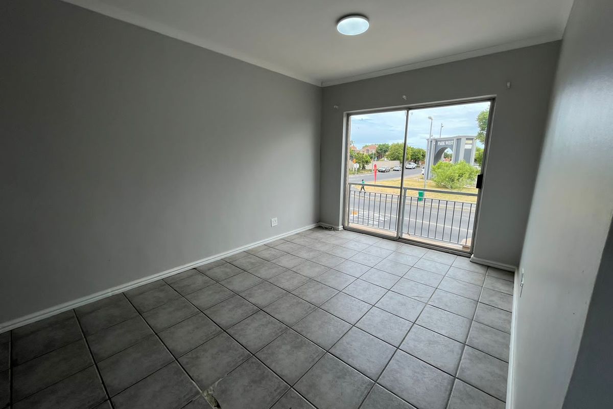 2 Bedroom apartment for sale in the highly sought-after La Mont complex. - Photo 2