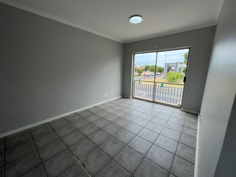 2 Bedroom apartment for sale in the highly sought-after La Mont complex. - Photo 2