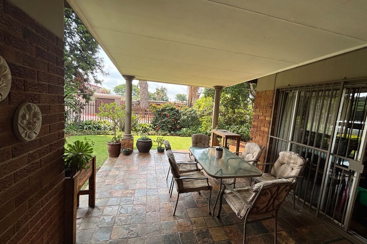 Spacious Family Home In Quiet Culdesac - Photo 5