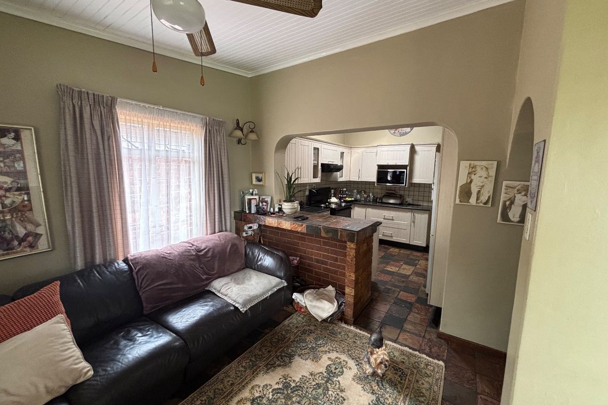 Spacious Family Home In Quiet Culdesac - Photo 2