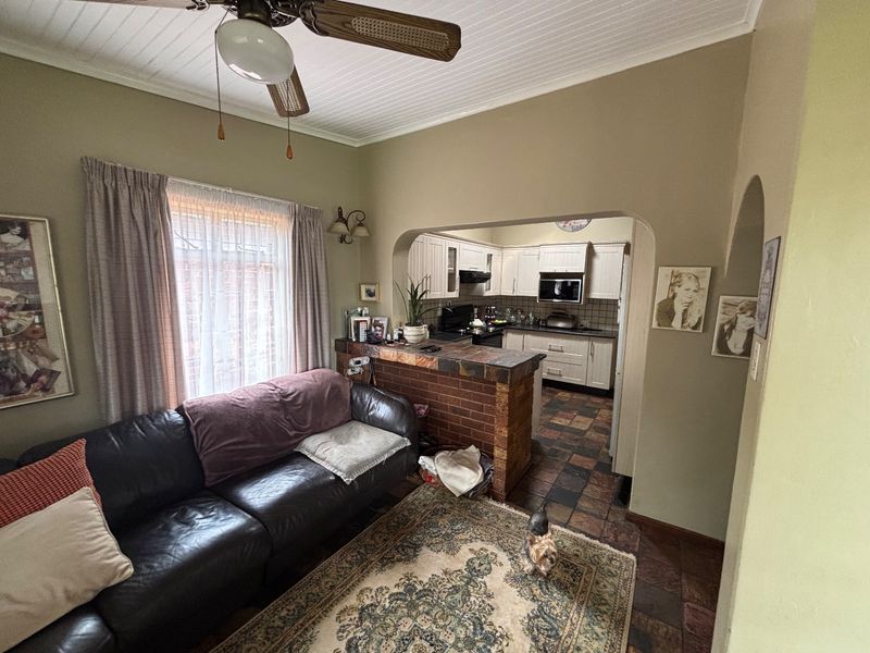 Spacious Family Home In Quiet Culdesac - Photo 2