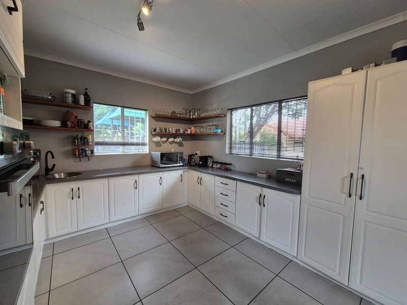 Phenomenal Business Opportunity Awaits OR Big Family Home - Photo 10