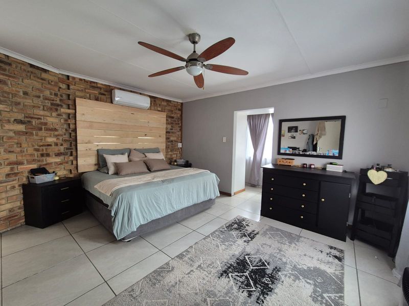Phenomenal Business Opportunity Awaits OR Big Family Home - Photo 8