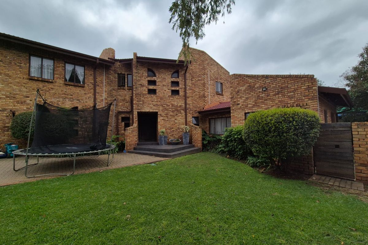 Phenomenal Business Opportunity Awaits OR Big Family Home - Photo 2